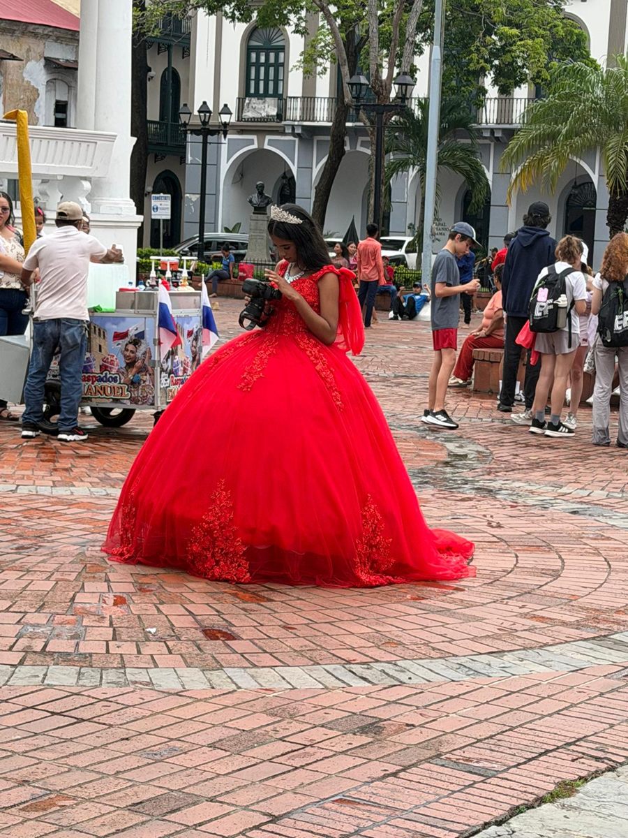 Quinceañera photo shoot on a Casco Viejo plaza